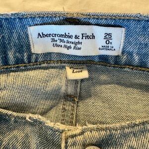 Abercrombie & Fitch Curve Love Ultra High Rise 90s Straight Jean Light wash 25/0